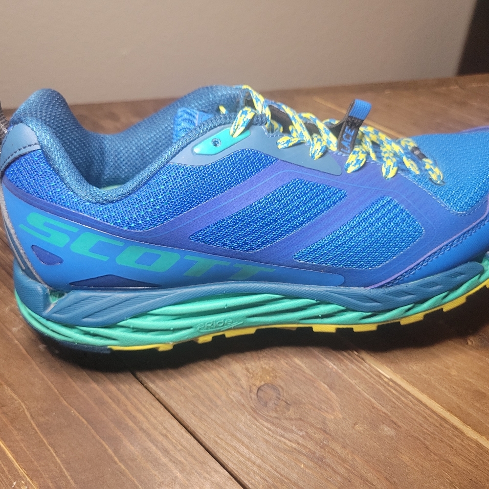 Womans Size 7.5 Trail/Walking/Running Shoes plus - Picture 2 of 15